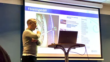 Bild av föreläsare i kommunikation 