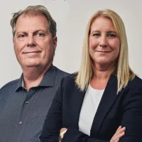 en kvinna och en man
